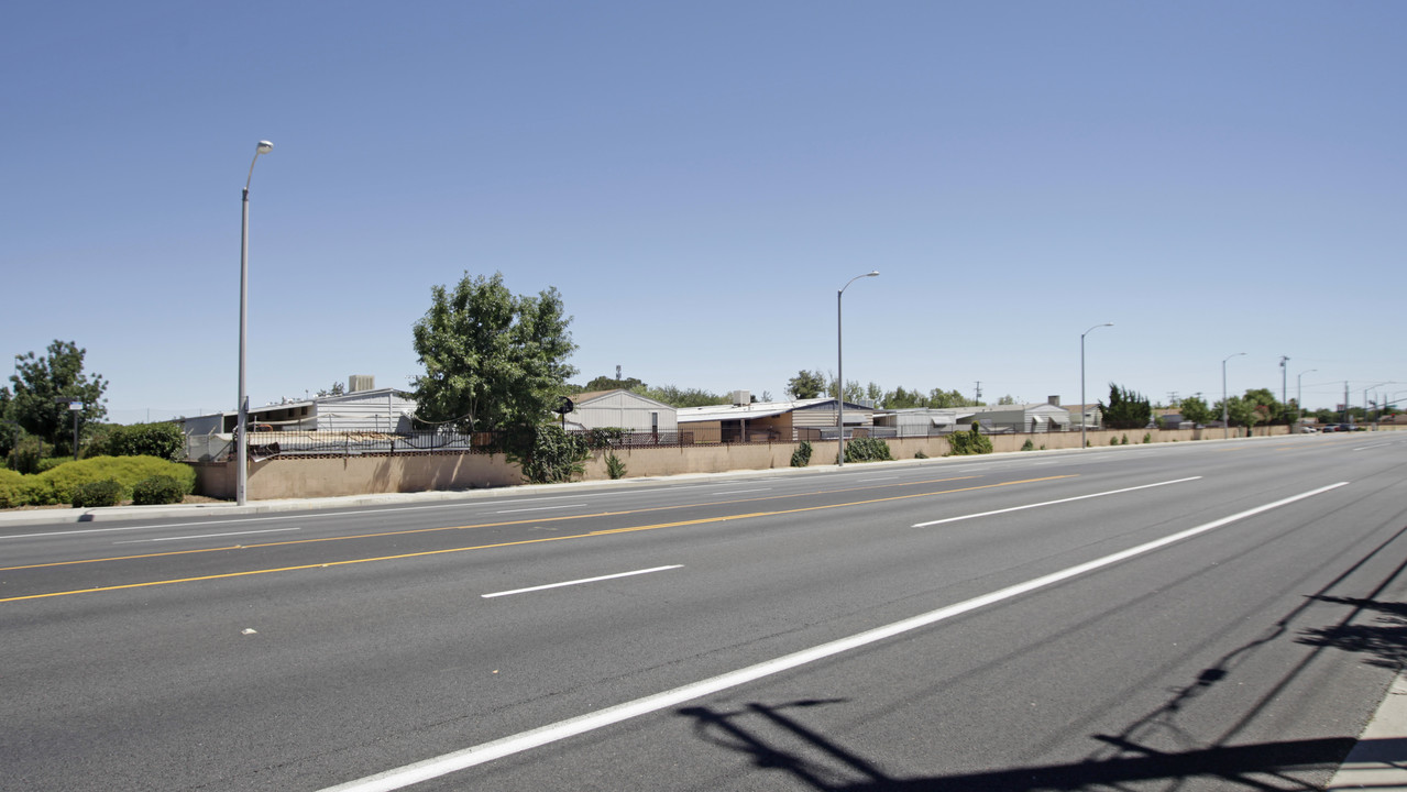 Domenic's Mobile Estates in Palmdale, CA - Building Photo