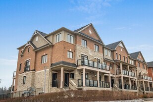 199 Pine Grove Rd in Vaughan, ON - Building Photo