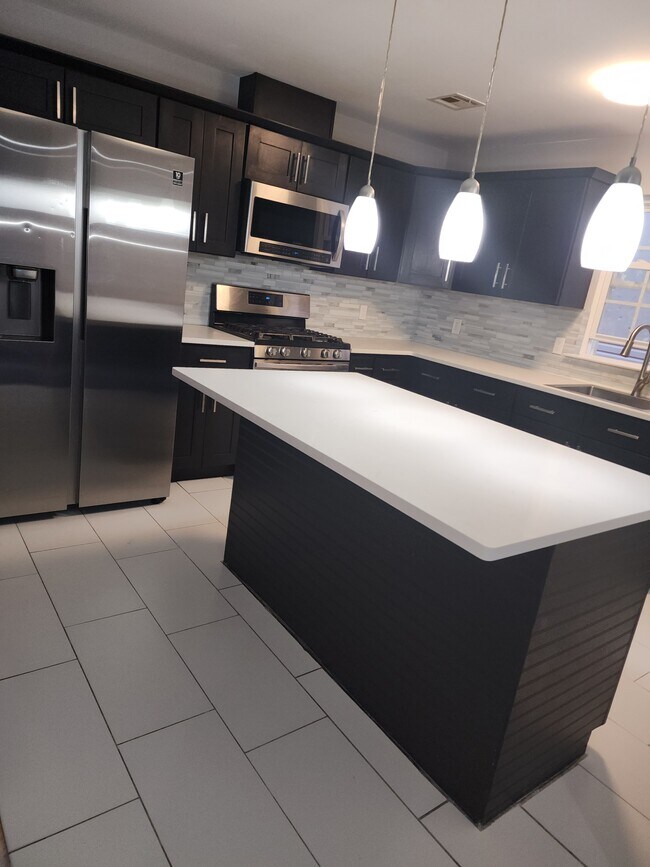 102 N 5th St in Newark, NJ - Building Photo - Building Photo