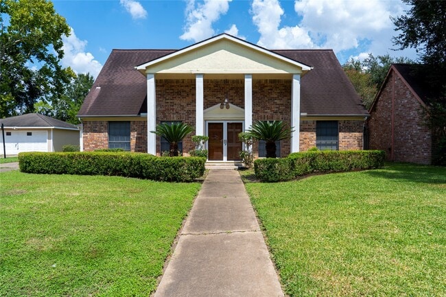 2902 Meadowcreek Dr