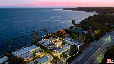 27428 Pacific Coast Hwy in Malibu, CA - Foto de edificio - Building Photo