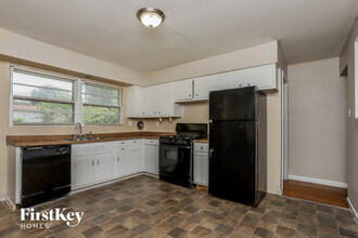 1355 Del Rey Dr in Florissant, MO - Building Photo - Building Photo