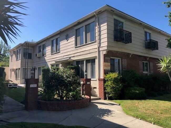 FREE RENT! BEAUTIFUL 2 BDRM / 1 BATH APT. ...