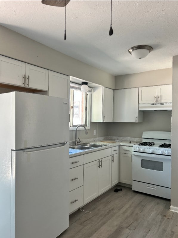 327 Pershing Ave NE in North Canton, OH - Building Photo - Building Photo