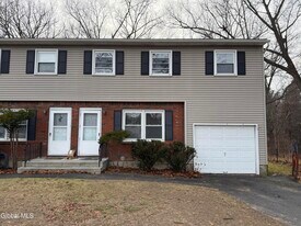 5 Dowling Rd in Albany, NY - Building Photo