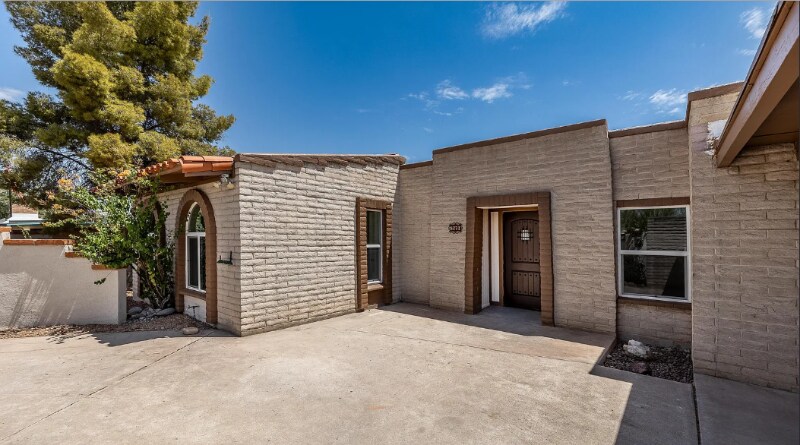 8771 E Old Spanish Trail in Tucson, AZ - Building Photo