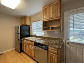 570 E 19th St in Chico, CA - Building Photo - Building Photo