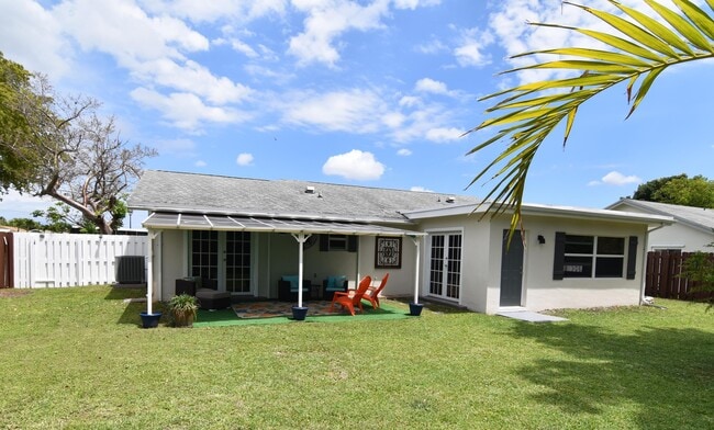 19287 Liberty Rd in Boca Raton, FL - Building Photo - Building Photo