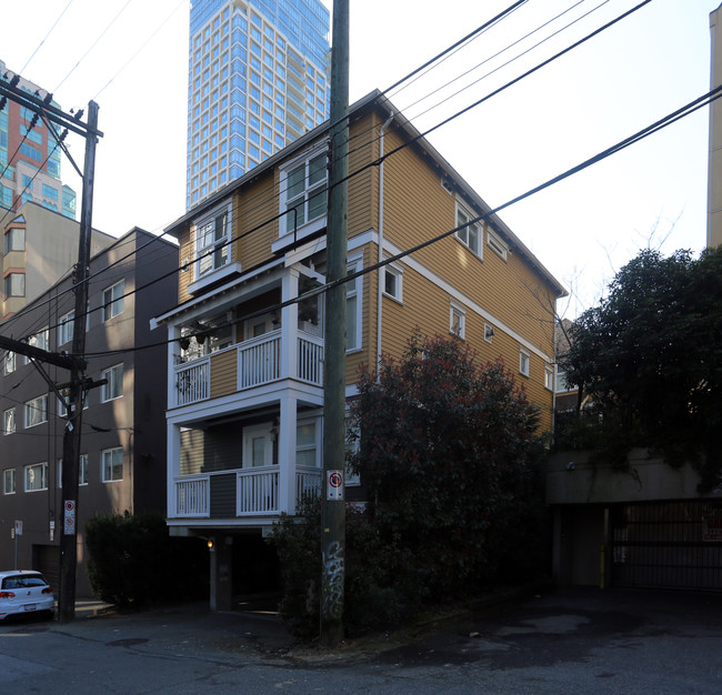 1063 Barclay St in Vancouver, BC - Building Photo - Building Photo