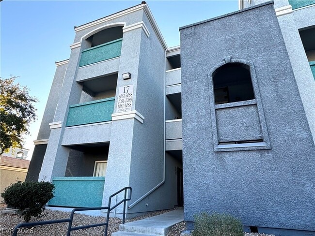 6955 N Durango Dr in Las Vegas, NV - Foto de edificio - Building Photo