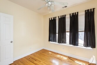 4710 N Bernard St-Unit -3WCH in Chicago, IL - Building Photo - Building Photo