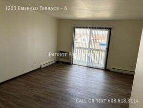 1203 Emerald Terrace in Sun Prairie, WI - Building Photo - Building Photo