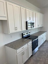 3082 Voyager Ave in St. Cloud, FL - Foto de edificio - Building Photo