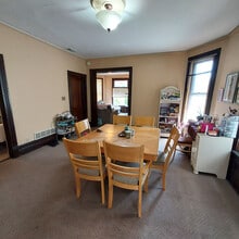 2463 N Oakland Ave, Unit 2463Upper in Milwaukee, WI - Building Photo - Building Photo