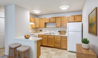 Pine Tree Park Apartments in St. Paul, MN - Building Photo