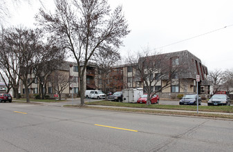 Xerxes Manor Apartments in Edina, MN - Foto de edificio - Building Photo