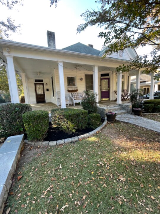 296 Alaska Ave NE, Unit A in Atlanta, GA - Foto de edificio