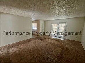 4324 Orrick Ct-Unit -B in Bakersfield, CA - Building Photo - Building Photo