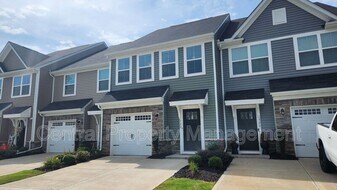 322 Hunt Glenn Ct in Greer, SC - Building Photo