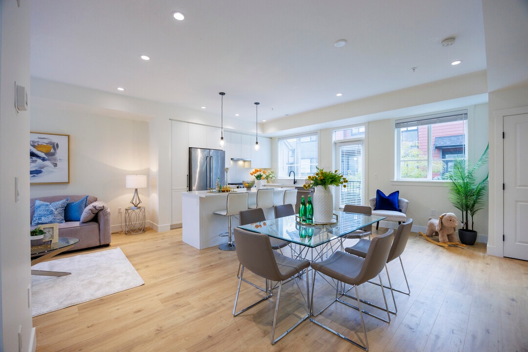 19935 75A Av in Langley, BC - Building Photo