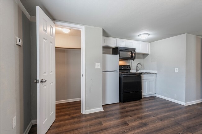 property at 2801 Virginia St