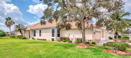 4532 Whispering Oaks Dr in North Port, FL - Foto de edificio - Building Photo