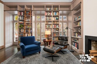 242 E 49th St in New York, NY - Building Photo - Building Photo