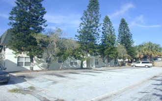 14120 Palm St in Madeira Beach, FL - Building Photo