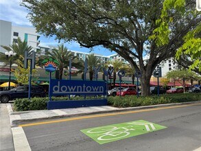 2060 Hollywood Blvd in Hollywood, FL - Building Photo - Building Photo