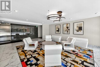 3501 Glen Erin Dr in Mississauga, ON - Building Photo - Building Photo