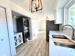 1373 Cimarron Ct in Elgin, IL - Building Photo - Building Photo