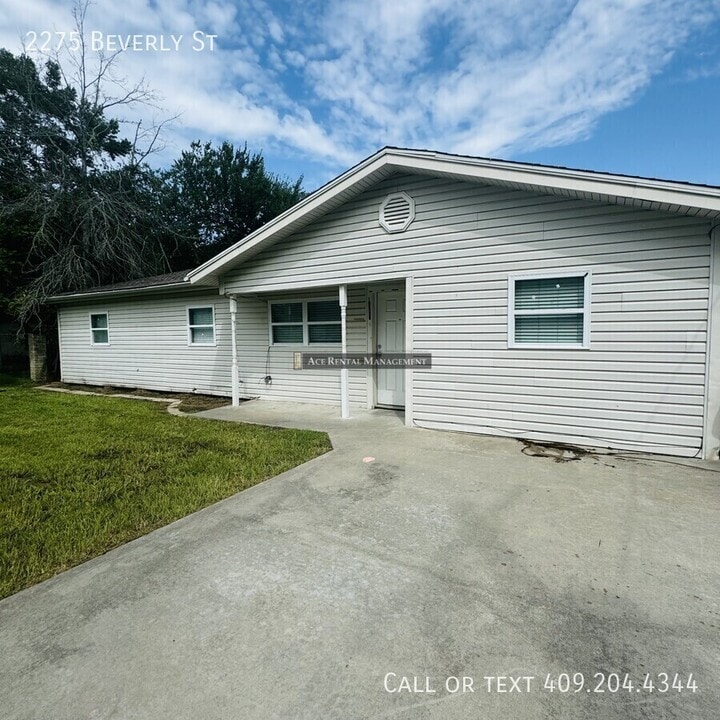 2275 Beverly St in Bridge City, TX - Building Photo