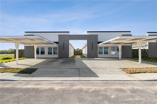 18 Aryana N Ave in Edinburg, TX - Building Photo