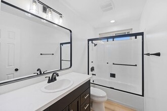 3913 W 178th St, Unit D in Torrance, CA - Building Photo - Building Photo