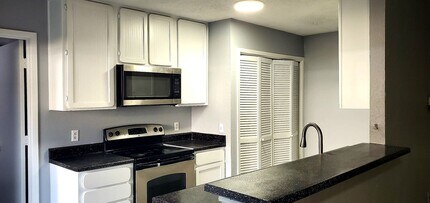 115-117 W Timberview Ln in Arlington, TX - Building Photo - Building Photo