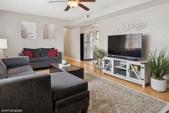 2652 W Rascher Ave in Chicago, IL - Building Photo - Building Photo