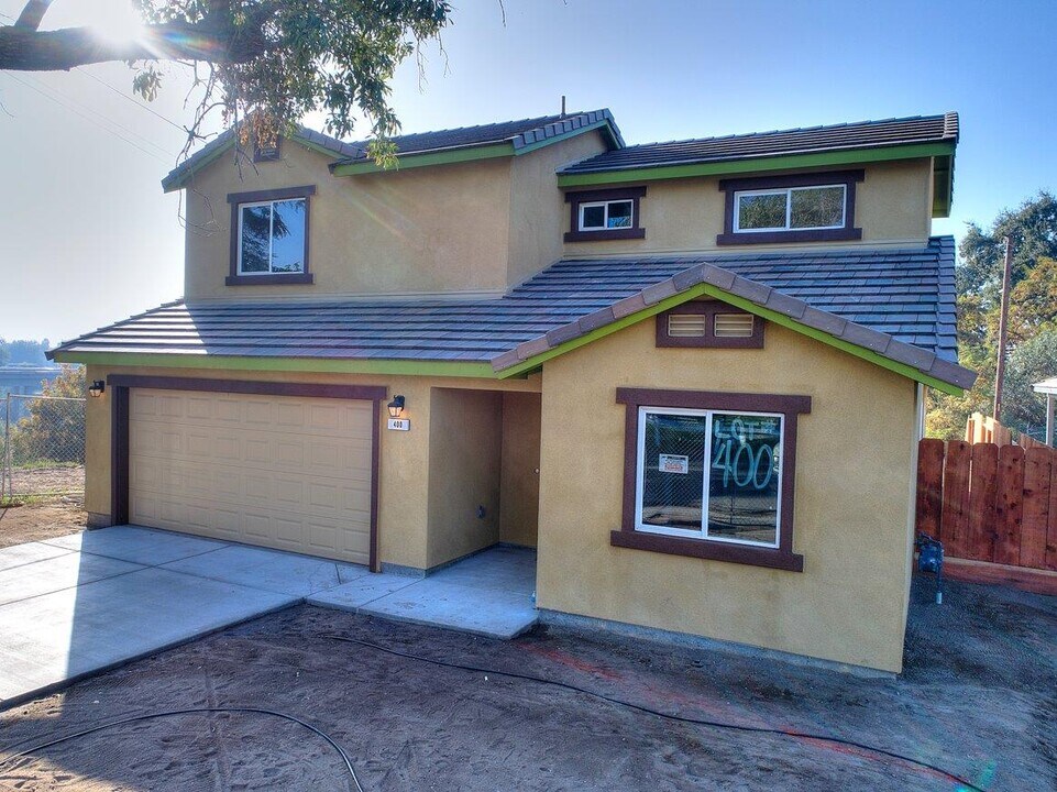 400 Fairway Dr in Modesto, CA - Building Photo