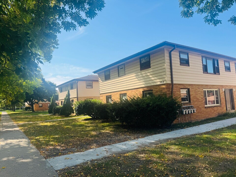 316 E Newhall Ave in Waukesha, WI - Building Photo