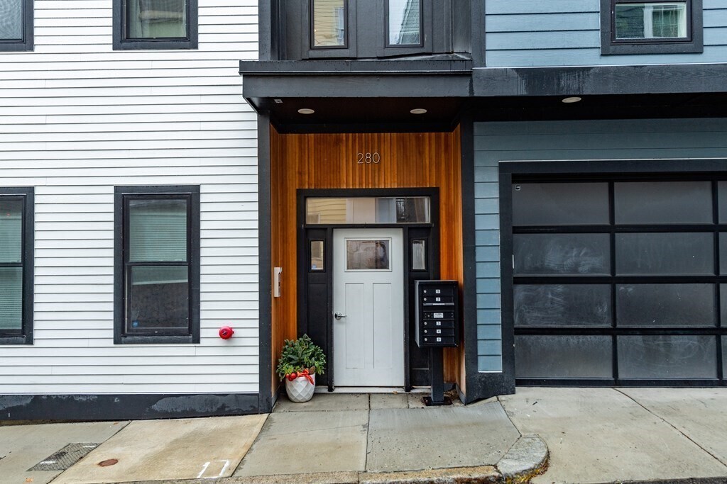 280 Gold St in Boston, MA - Building Photo