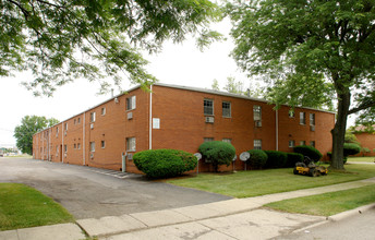 Quaker Hill Apartments in Columbus, OH - Building Photo - Building Photo