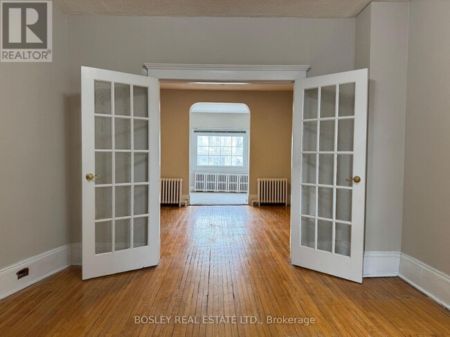 89 Woodbine Ave