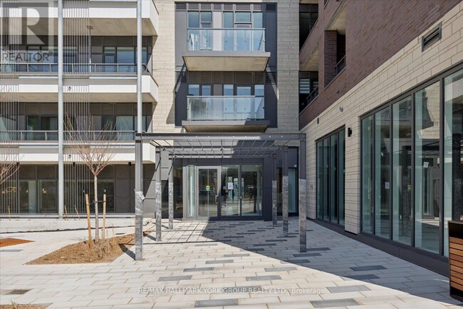 705 Davis Dr in Newmarket, ON - Building Photo - Building Photo