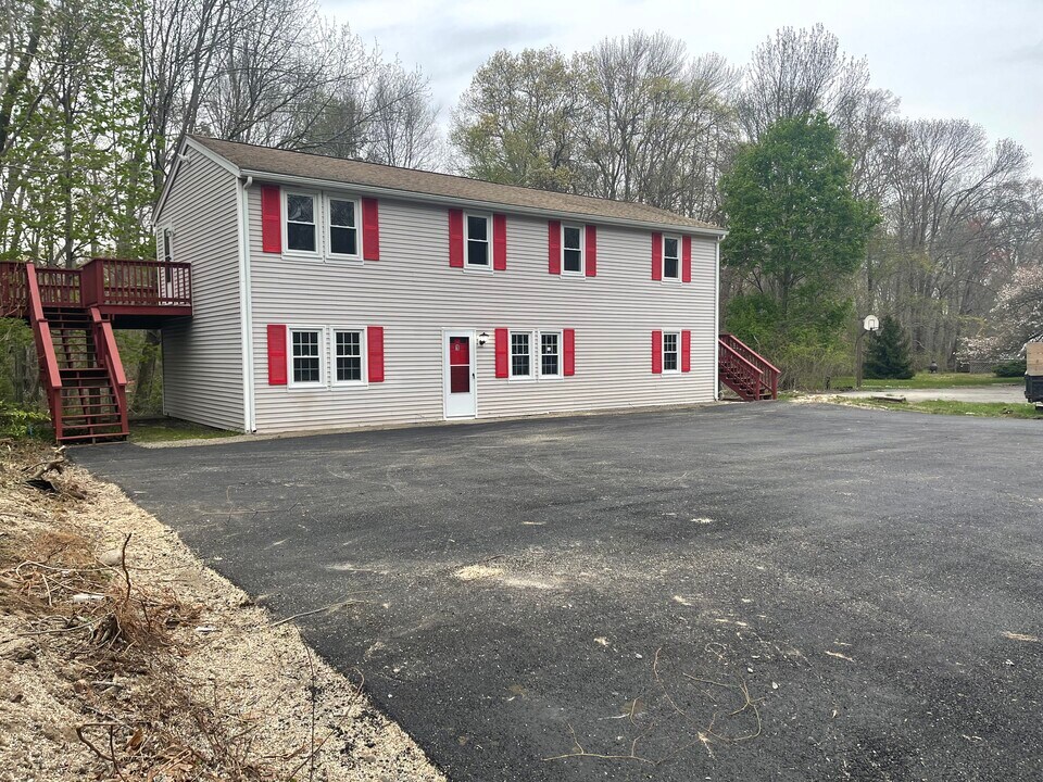 611 Tremont St, Unit 2 right in Taunton, MA - Building Photo
