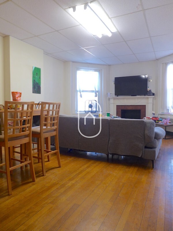 908 Beacon St in Boston, MA - Building Photo - Building Photo