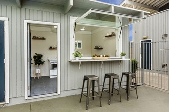 Meadowbrook Apartments in West Sacramento, CA - Building Photo - Building Photo