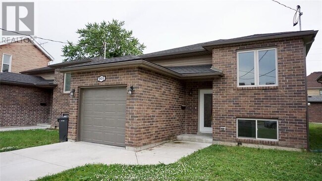 905 Marion Ave in Windsor, ON - Building Photo - Building Photo