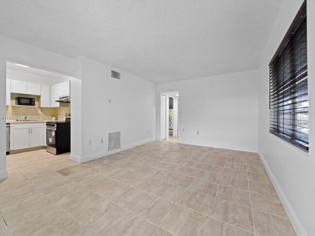 15391 S Dixie Hwy in Palmetto Bay, FL - Building Photo - Building Photo