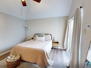 18024 Whispering Gables Ln in Dallas, TX - Building Photo - Building Photo