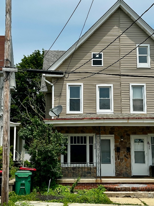 229 Coal St in Lehighton, PA - Building Photo