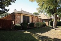 2148 Arbor Creek Dr in Carrollton, TX - Foto de edificio - Building Photo